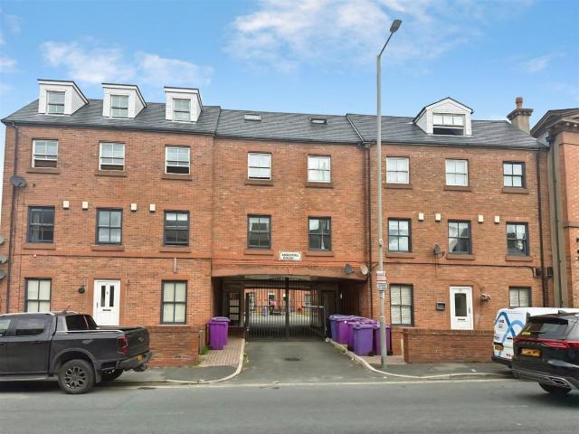 House for rent in Calderstones