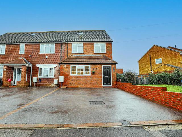 House for rent in Pouchen End, Hertfordshire