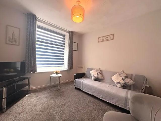 Apartment for rent in Wattstown, Wales