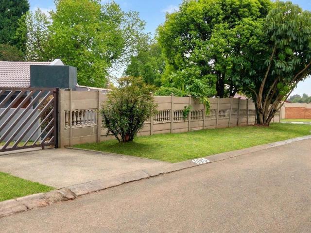 House for rent in Johannesburg Ward 126, Roodepoort