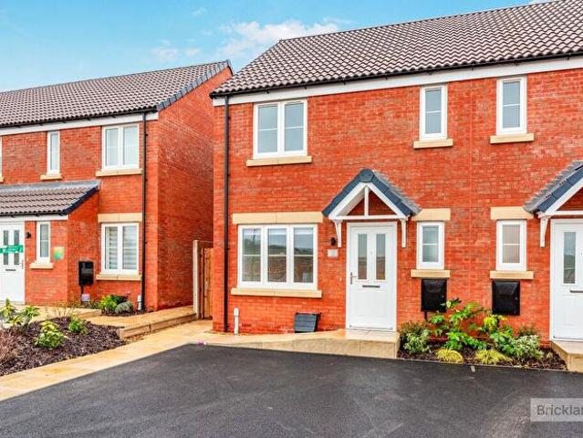 Apartment for rent in Priors Hall Park, Weldon