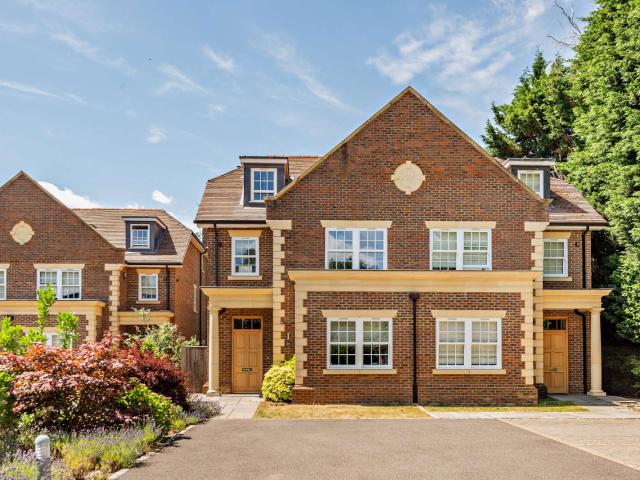 House for rent in Beaconsfield, Knotty Green