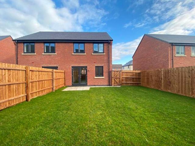 Apartment for rent in Priors Hall Park, Weldon