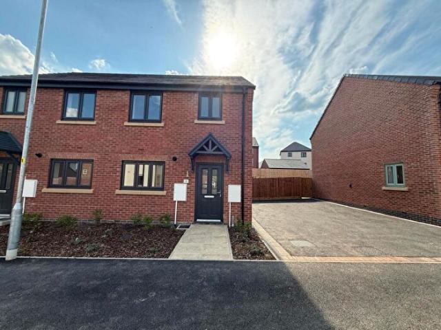Apartment for rent in Priors Hall Park, Weldon