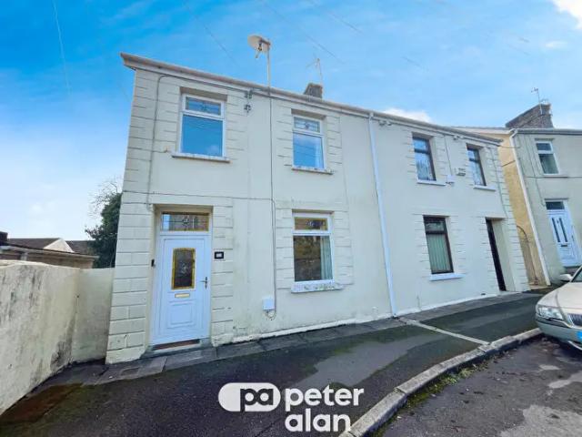 Apartment for rent in Newcastle Higher, Aberkenfig