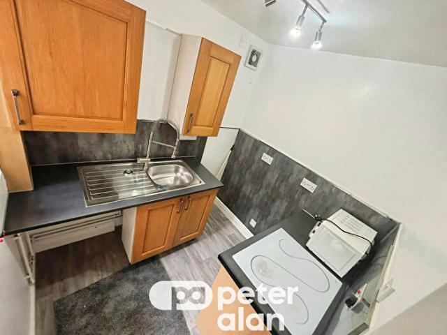 Apartment for rent in Penrhiwceiber, Wales