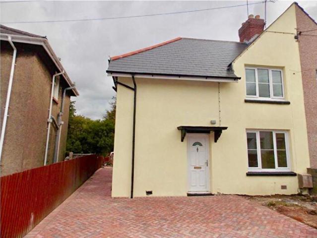 Apartment for rent in Bryncae, Wales