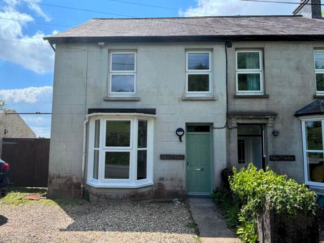 Apartment for rent in Ffaldybrenin, Ffarmers