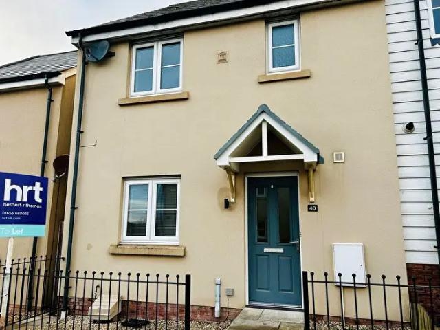 Apartment for rent in Parc Derwen, Coity
