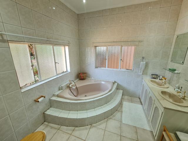 House for rent in Waterkloof, Gauteng