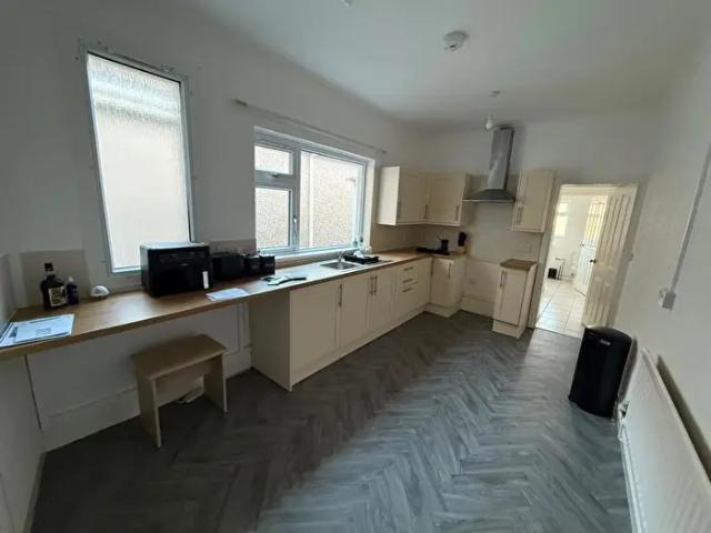 Apartment for rent in Box, Llanelli