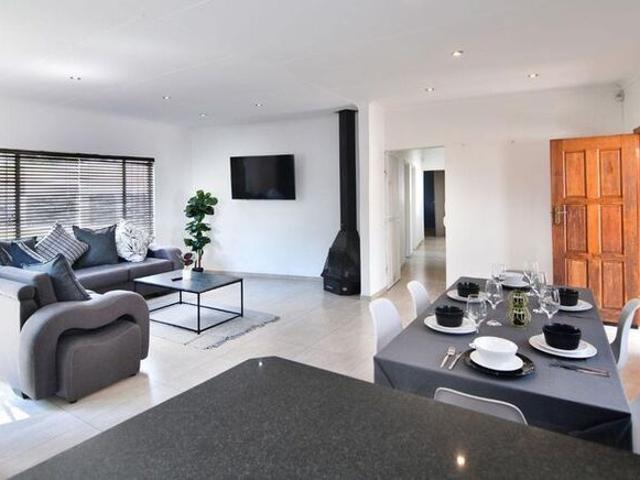 House for rent in Melrose North, Rosebank