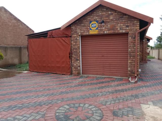 House for rent in Karenpark, Akasia