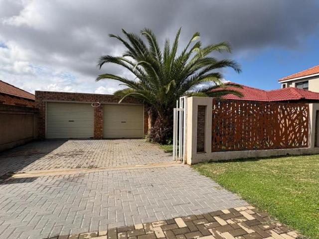 House for rent in Karenpark, Akasia
