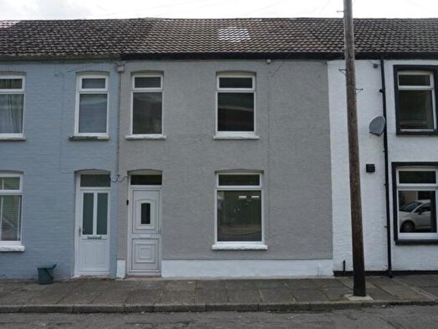 Apartment for rent in Cwm