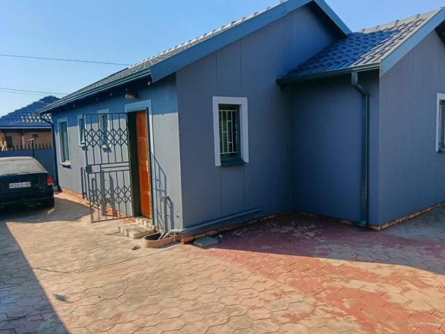 House for rent in Waterkloof, Gauteng