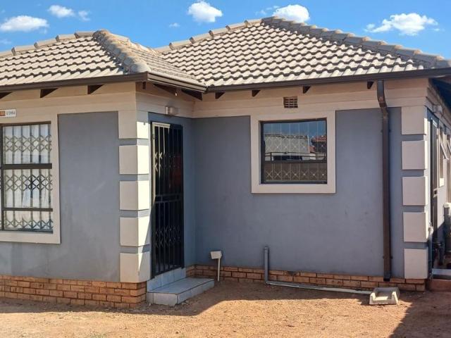 House for rent in Mohlakeng, Gauteng