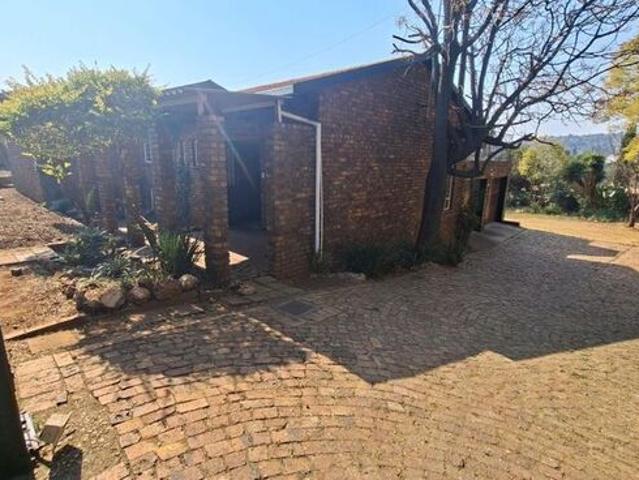House for rent in Waterkloof, Gauteng