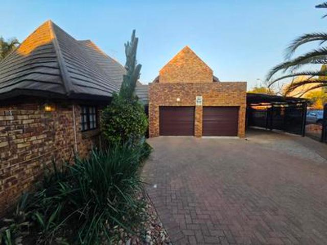 House for rent in Waterkloof, Gauteng