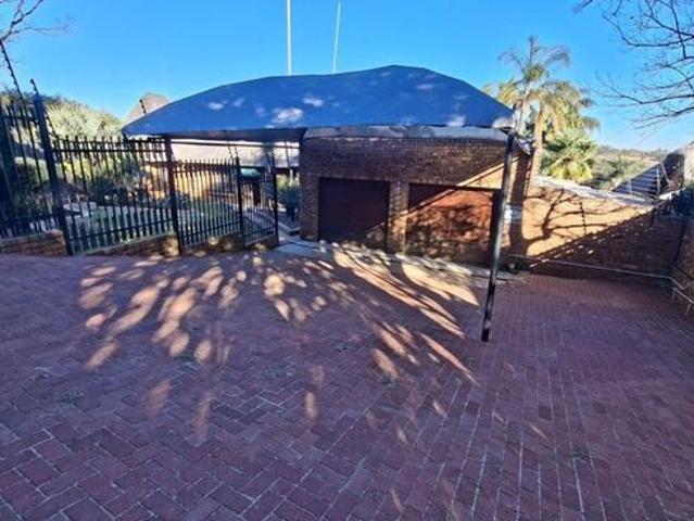 House for rent in Waterkloof, Gauteng