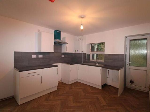 Apartment for rent in Penrhiwceiber, Wales