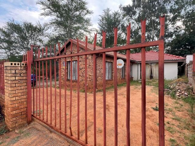 House for rent in Waterkloof, Gauteng