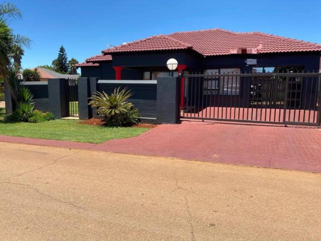 House for rent in Waterkloof, Gauteng