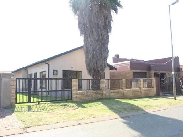 House for rent in Protea North, Soweto