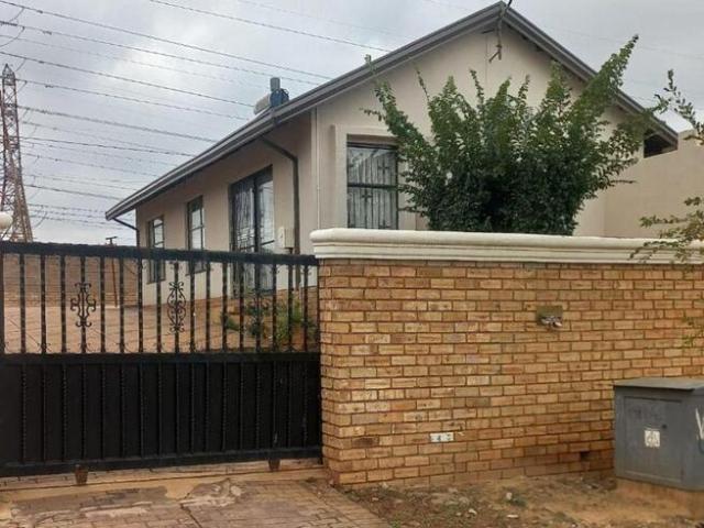 House for rent in Protea North, Soweto
