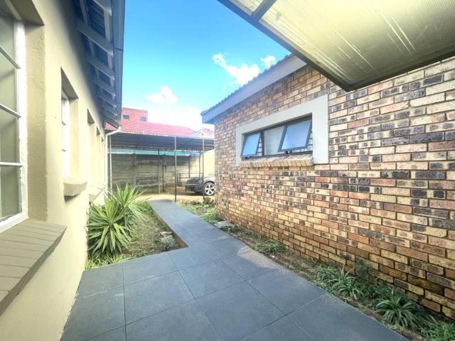 House for rent in Vosloorus, Gauteng