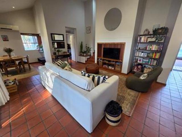 Townhouse for rent in Waterkloof, Gauteng
