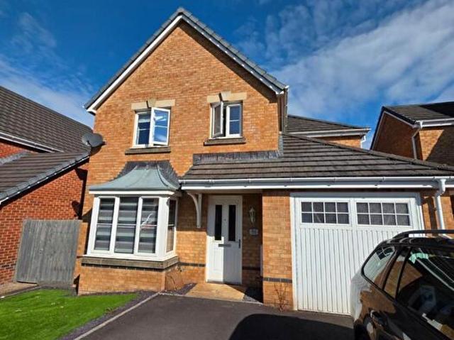 Apartment for rent in Bryncae, Wales