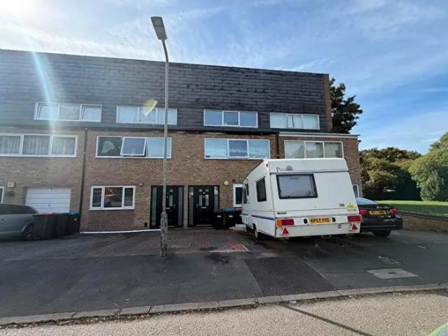 Apartment for rent in Oakridge Park, Milton Keynes