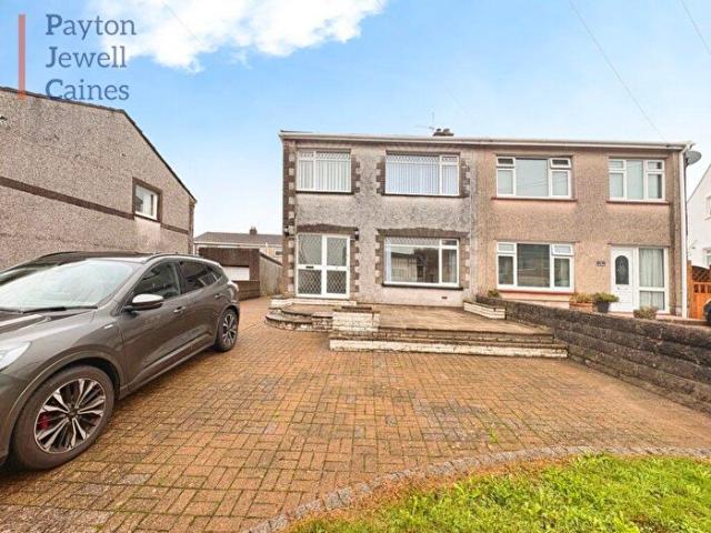 Apartment for rent in Bryncethin, Wales