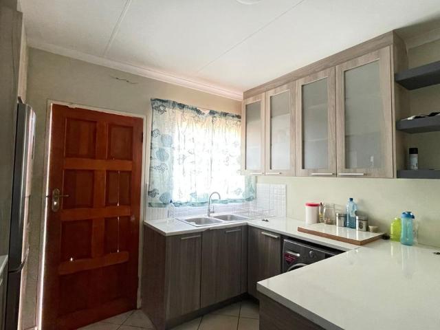 House for rent in Akasia