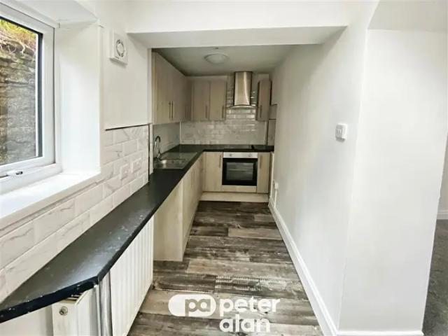 Apartment for rent in Penrhiwceiber, Miskin