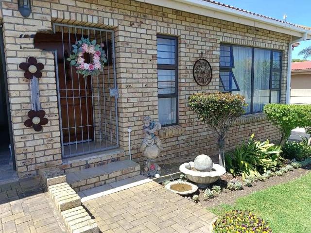 House for rent in Wavecrest, Kouga Local Municipality