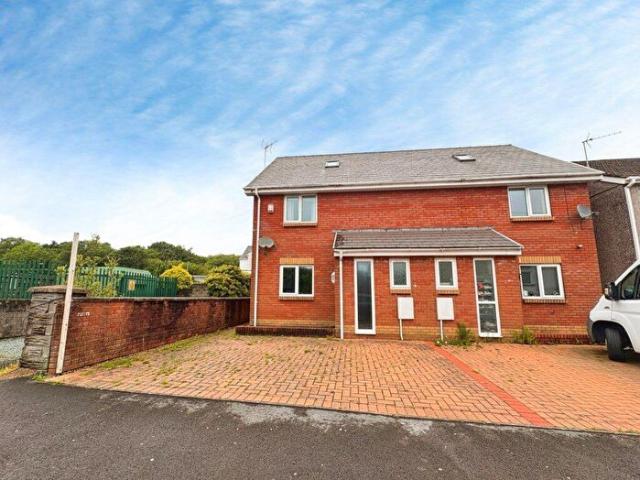 Apartment for rent in Newcastle Higher, Aberkenfig