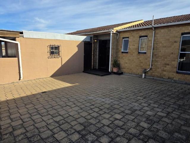 House for rent in Mitchells Plain, Western Cape
