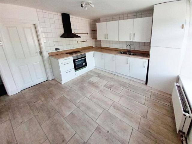 Apartment for rent in Penrhiwceiber, Miskin
