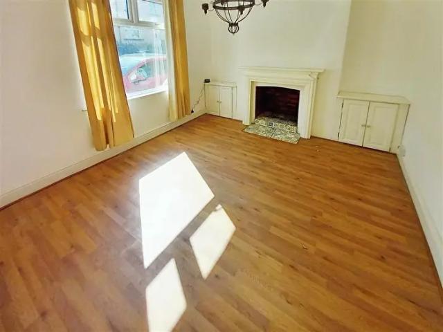 Apartment for rent in Penrhiwceiber, Miskin