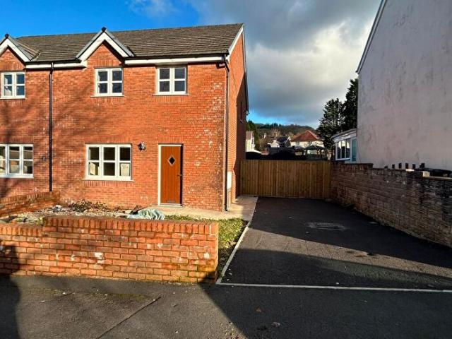 Apartment for rent in Crynant