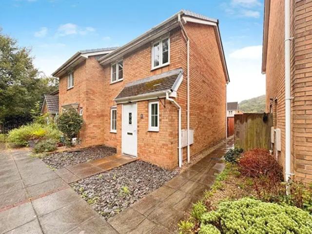 Apartment for rent in Caerhendy, Cwmafan