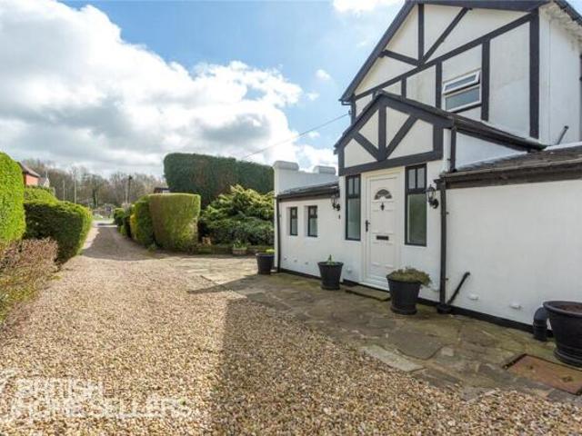 House for sale in Tingley, West Yorkshire