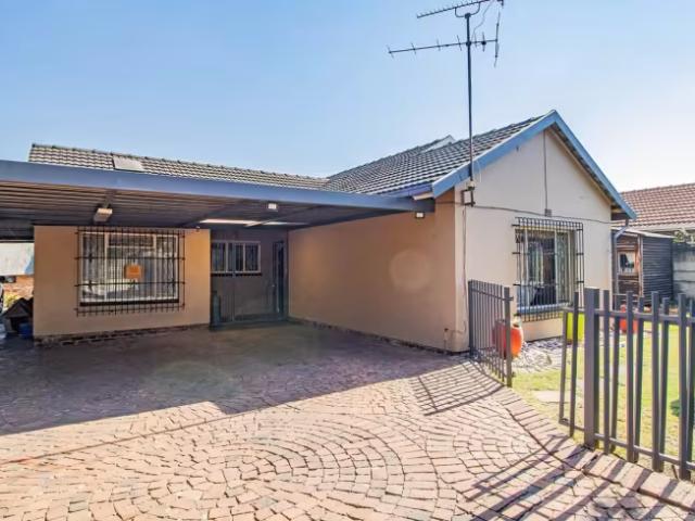 House for sale in Witfield, City of Ekurhuleni Metropolitan Municipality
