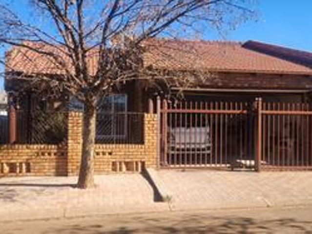 House for sale in Waterkloof, Gauteng