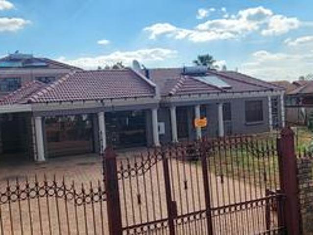 House for sale in Akasia, Gauteng