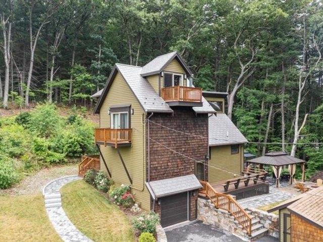 House for sale in Hudson, Middlesex County