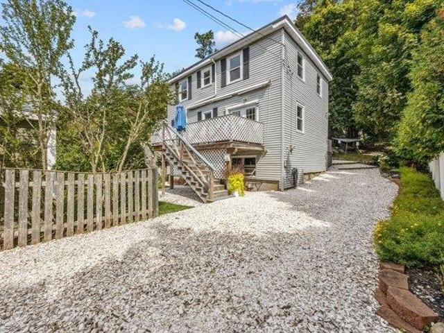 House for sale in Straits Pond, Hull