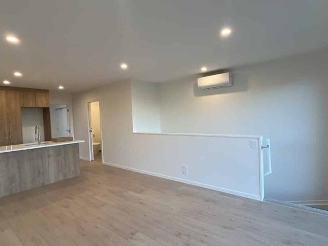 Townhouse for rent in Whangaparaoa